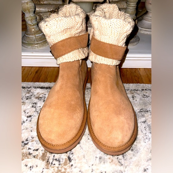 UGG Shoes - 🤎UGG Cassidee NWOT Chestnut w/cable sweater top boots. Never worn! 🤎